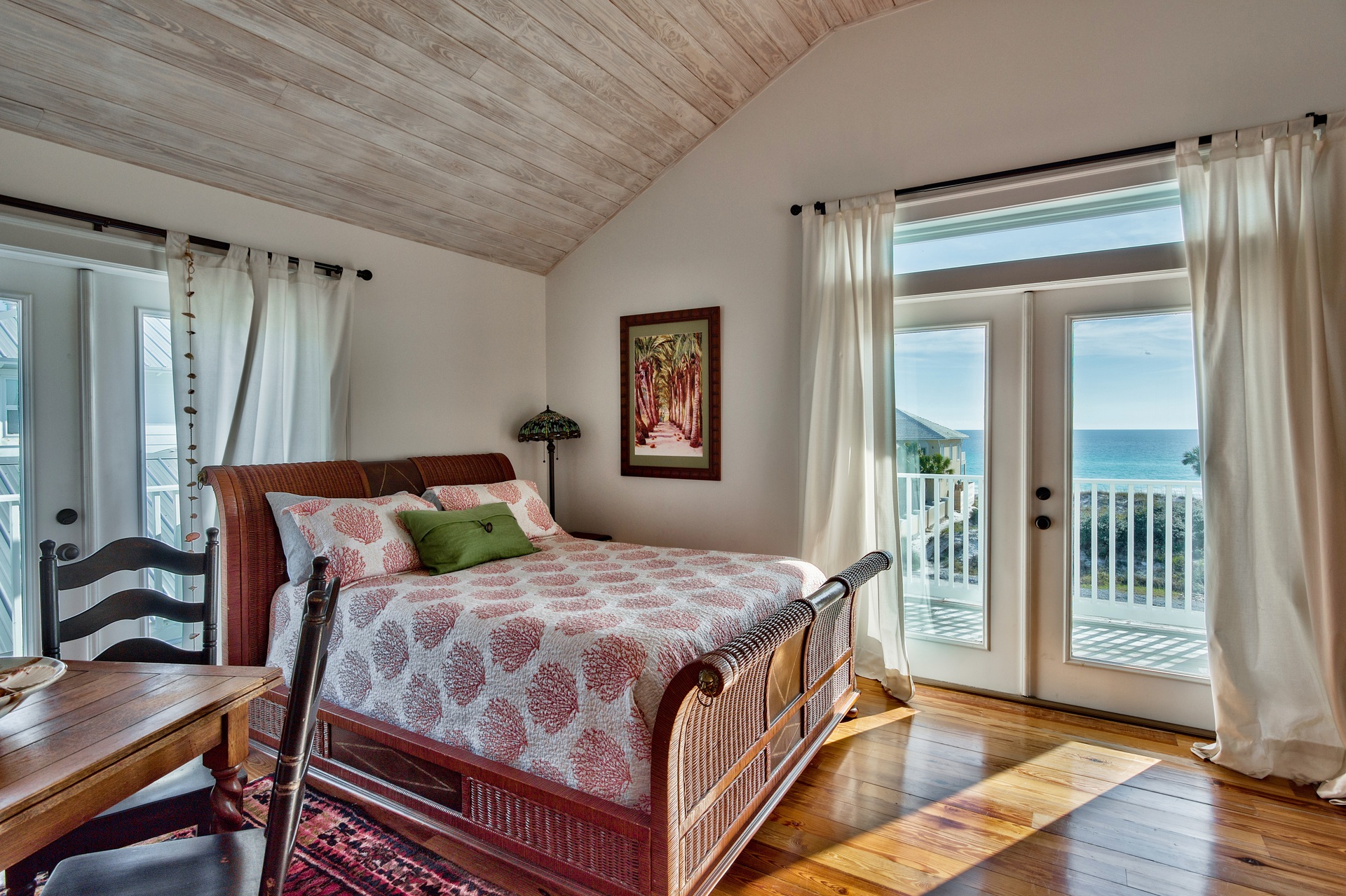 3rd Floor - Queen Bedroom