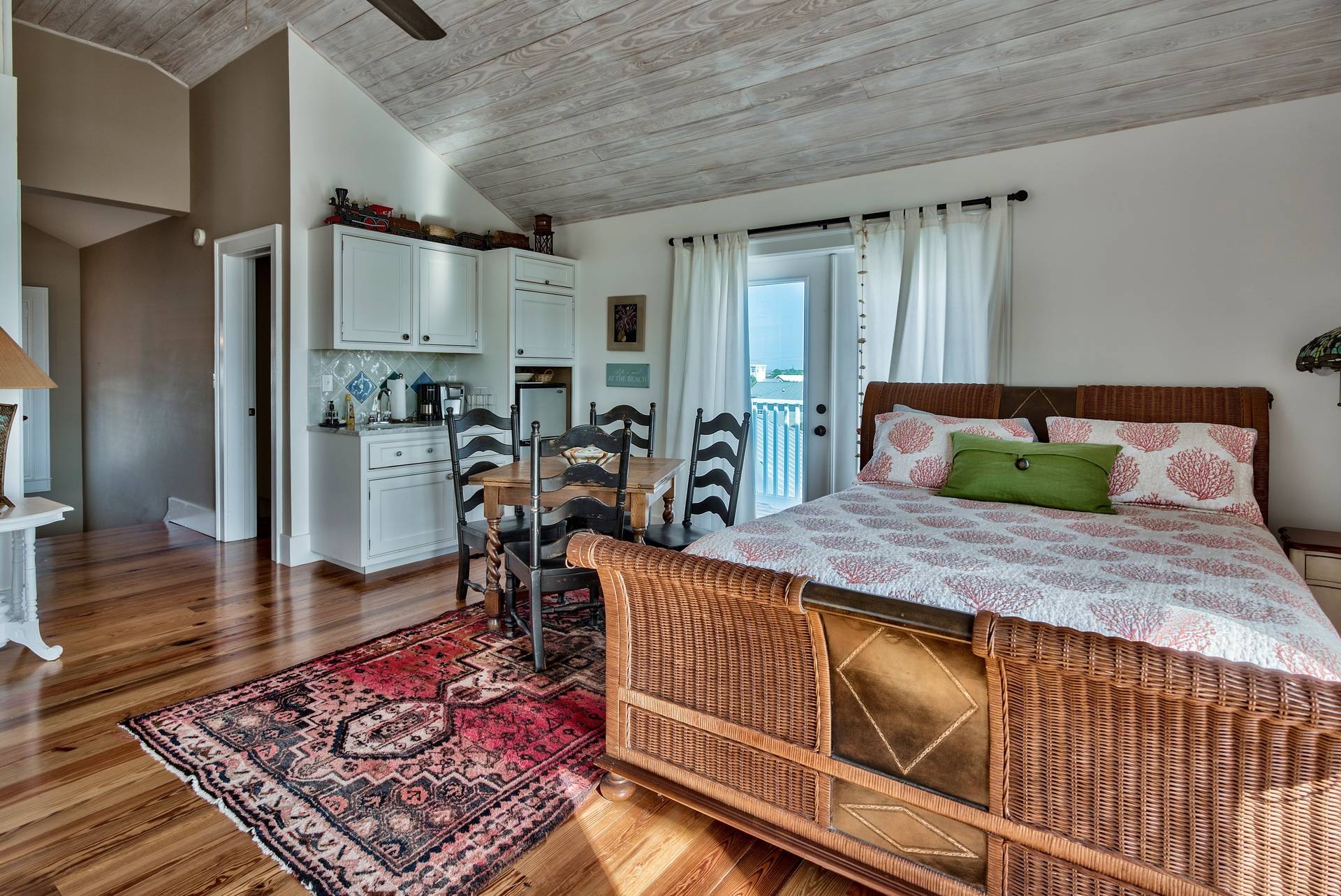 3rd floor with kitchenette